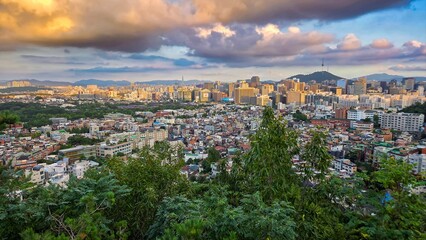 Obraz premium Stunning dynamic night view of Seoul cityscape surrounded by mountain ridges and lush forest, South Korea