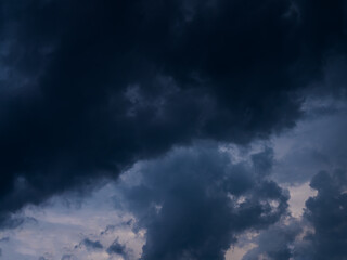 Obraz premium Cloud storm sky dark rain lightning thunder stormy typhoon nature light scene rainy atmosphere damage effect carbon dioxide dust air pollution 2.5 Pm, texture nature windstorm weather skyscape.
