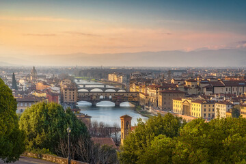 Fototapeta premium Panoramic Sunset View of Florence and Ponte Vecchio from Piazzale Michelangelo