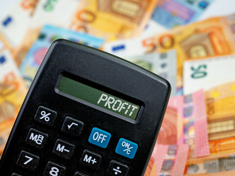 Taschenrechner mit dem Wort Provit im Display