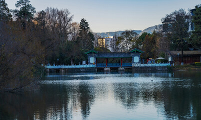 Obraz premium The ancient architecture and natural beauty of Heilongtan Park in Lijiang City, Yunnan Province, China on January 12, 2026