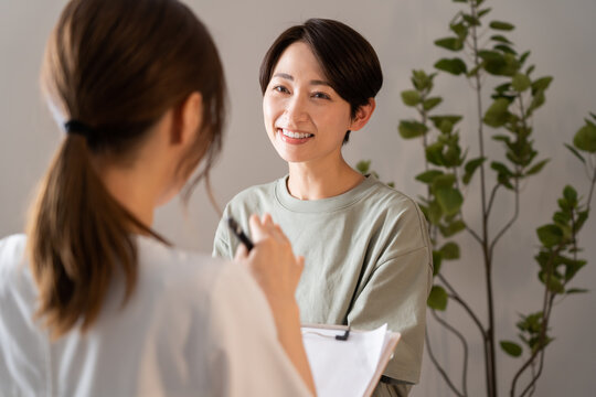 カウンセリングを受ける女性