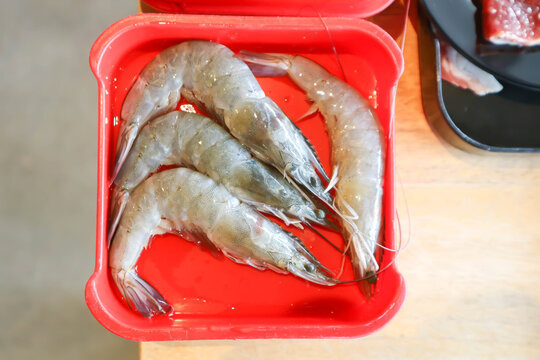 raw prawn, raw shrimp or fresh shrimp for cook