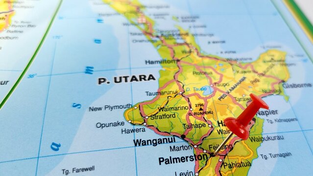 View of Palmerston, Town in Waitaki District, Otago Region, New Zealand, on a geographical map of Australia and New Zealand, marked with red push pin