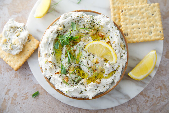 Cottage cheese dip with walnut