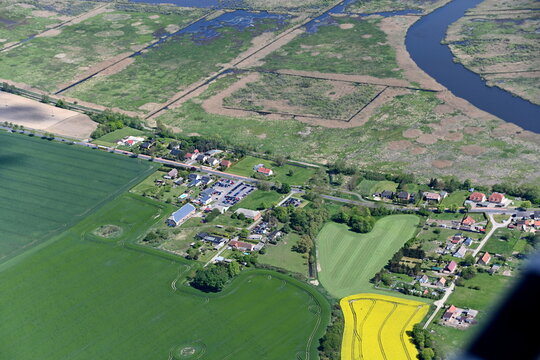 Rustow, Teile des Ortes an der Peene westlich von Loitz 2019
