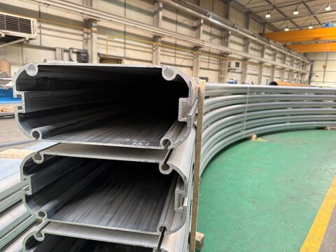 Curved profiles in the warehouse