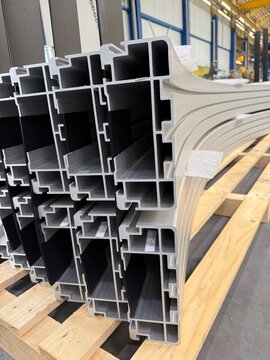 Curved profiles in the warehouse