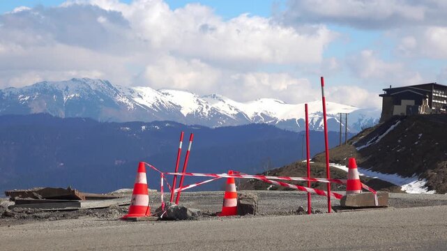 Construction is taking place in a mountain area. Danger of road accidents in the mountains