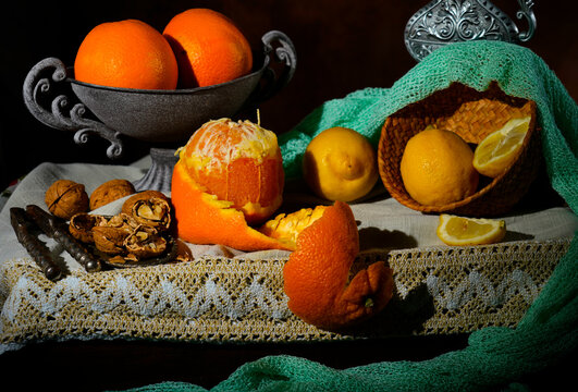  Natura morta con frutta, legumi secchi ed oggetti, still life food e concetto astratto