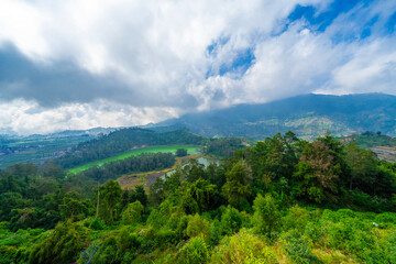 Obraz premium Telaga Warna (Telaga Warna Lake) and Telaga Pengilon (Pengilon Lake) at Dieng Plateau, Central Java. Indonesia, Aerial View from Batu Pandang Ratapan Angin Hill
