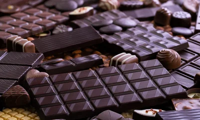 dark chocolate bars and candy background, delicious cocoa dessert. © dmitr1ch
