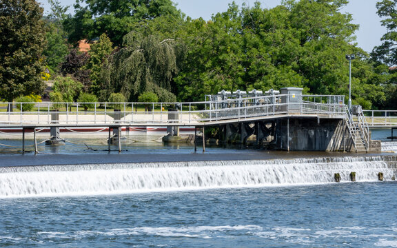The weir an industrial method developed to control water levels on rivers. Now an interesting feature for tourists still doing its original job.