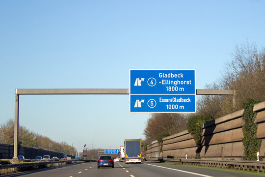 Autobahn 2, Ausfahrt 4 und 5 in Richtung Oberhausen, Ausfahrt Gladbeck-Ellinghorst, Essen/Gladbeck.
