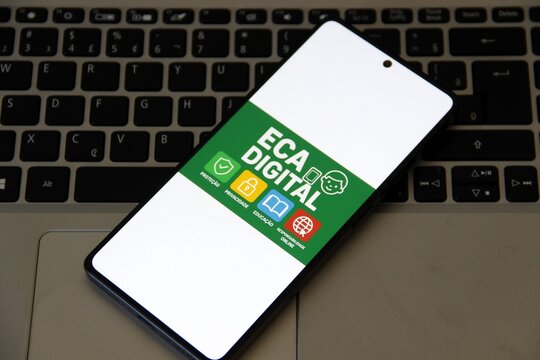 ECA Digital - Lei n&ordm; 15.211/2025, em vigor desde mar&ccedil;o de 2026, &eacute; uma atualiza&ccedil;&atilde;o do Estatuto da Crian&ccedil;a e do Adolescente que amplia a prote&ccedil;&atilde;o integral para o ambiente virtual. 