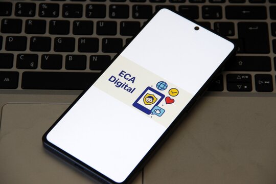 ECA Digital - Lei n&ordm; 15.211/2025, em vigor desde mar&ccedil;o de 2026, &eacute; uma atualiza&ccedil;&atilde;o do Estatuto da Crian&ccedil;a e do Adolescente que amplia a prote&ccedil;&atilde;o integral para o ambiente virtual. 
