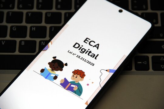 ECA Digital - Lei n&ordm; 15.211/2025, em vigor desde mar&ccedil;o de 2026, &eacute; uma atualiza&ccedil;&atilde;o do Estatuto da Crian&ccedil;a e do Adolescente que amplia a prote&ccedil;&atilde;o integral para o ambiente virtual. 