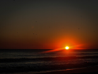 wschód słońca nad morzem © matesiak