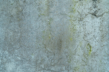 Obraz premium Weathered concrete wall with stains and moss patches, creating a natural grunge texture background with subtle patterns and aged surface details.