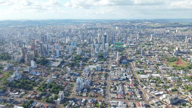 Hyperlapse de drone de Chapec&oacute;. Centro, est&aacute;dio Arena Cond&aacute;.
