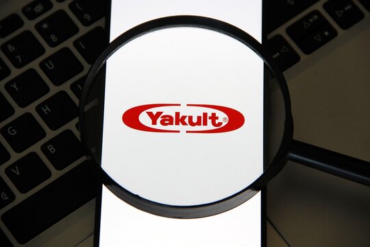 Yakult - Leite fermentado probi&oacute;tico, desenvolvido no Jap&atilde;o, que cont&eacute;m bilh&otilde;es de bact&eacute;rias Lactobacillus casei Shirota vivas. Ele auxilia na sa&uacute;de gastrointestinal, fortalecendo a flora intestinal.