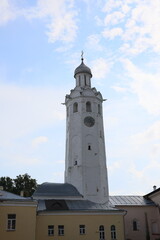 Obraz premium Bright sky celebration. Sunny bell tower with festive surroundings