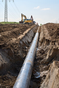 Large pipeline construction site in Ludwigsburg district, Baden-W&uuml;rttemberg, Germany. Workers and machinery install underground pipes for future gas and hydrogen energy supply across agricultural land