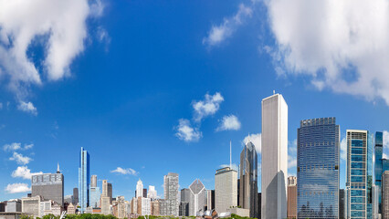 Fototapeta premium Chicago, IL - July 27, 2024: Breathtaking summer aerial view of Chicago skyscrapers from Millennium Park