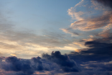 Obraz premium Dark clouds at sunset