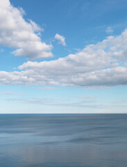 Naklejka premium Lake Ontario Summer Scenery water under blue sky