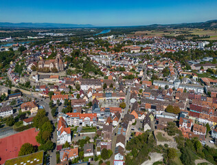 Obraz premium An aerial panorama view beside the old town of the city Breisach in Germany on a sunny summer day. 