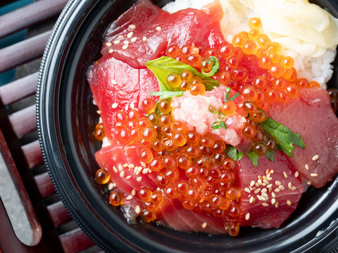 Tuna rice bowl with salmon roe
