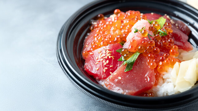 Tuna rice bowl with salmon roe