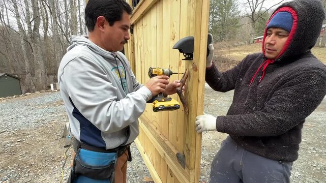 Attaching vine handle to gate