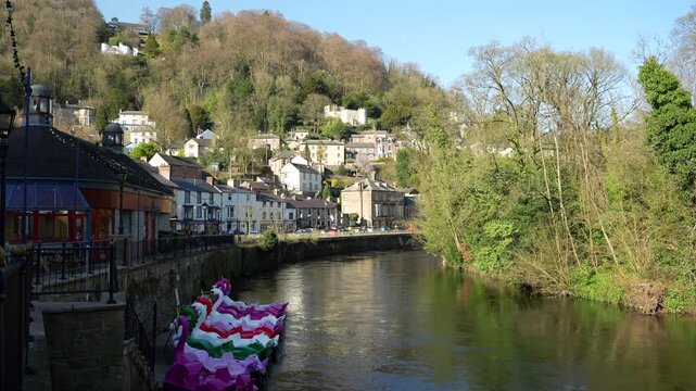 Charming Matlock Bath with River Derwent and cute cafes and stone buildings