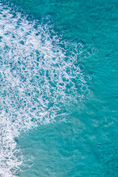 Turquoise blues and white foamy waves in Esperance