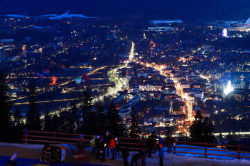 Obraz premium ZAKOPANE, POLAND - MARCH 21, 2026: Aerial night view of Zakopane city.