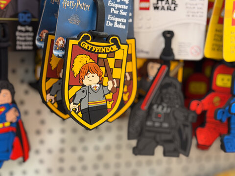 Lego-style gryffindor shield keychain