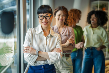 Obraz premium Diverse business women standing together smiling in office