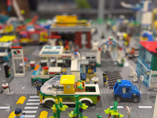 Obraz premium Lego city street diorama with delivery van and truck