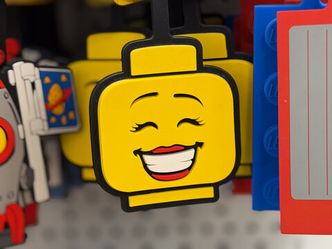 Smiling yellow lego-style keychain head