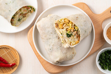 Delicious popiah, lumpia, Taiwanese spring roll food.