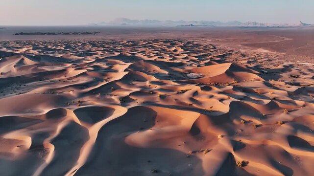 The magical light of sunset over the sandy hills of Iran&rsquo;s central desert