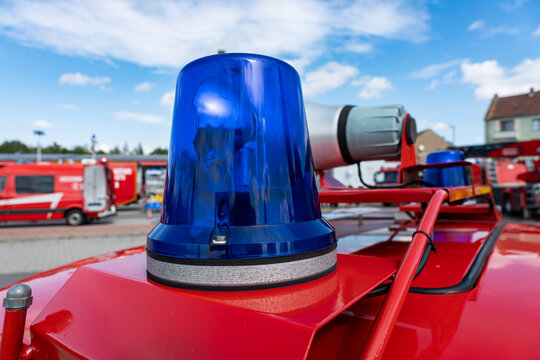 Feuerwehreinsatz mit Blaulicht und Sirene