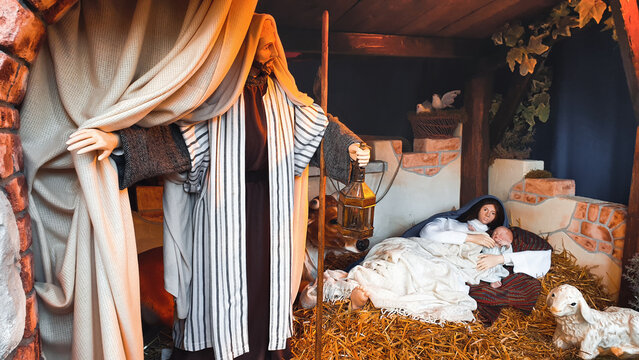 Large Traditional Italian Nativity Scene Presepe with Detailed Figures