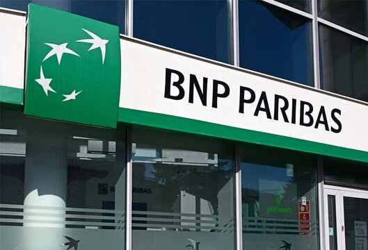 Lodz, Ł&oacute;dź, Poland, Europe - 02.2026 : Logo of French Bank - BNP PARIBAS at entrance to branch office, second largest bank in Europe and eighth largest bank in the world, Piłsudskiego Avenue