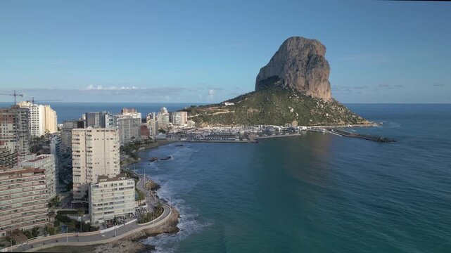 A panoramic view of Calpe, featuring an aerial view of the Pe&ntilde;&oacute;n de Ifach and the beaches.