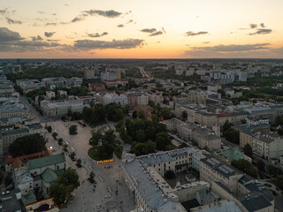 Zachód słońca nad centrum Lublina z widokiem na Stare Miasto i malownicze niebo. © Karol
