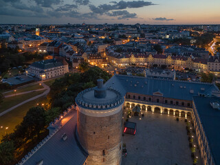 achód słońca nad centrum Lublina z widokiem na Stare Miasto i malownicze niebo © Karol