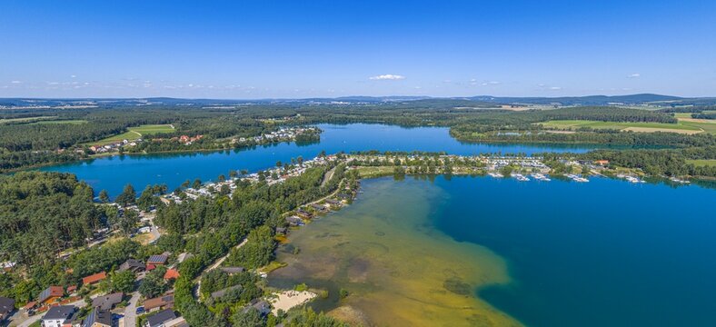 Ausblick auf die Bodenw&ouml;hrer Senke rund um den Br&uuml;ckelsee, einem Freizeitgew&auml;sser in der s&uuml;dlichen Oberpfalz